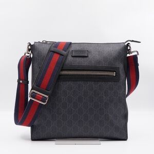 CD45 💖 Gucci GG Supreme Monogram Web Medium Flat Messenger Bag